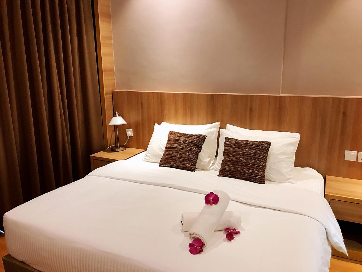 Imperial Grand Suite Apartment Kuching Exterior photo