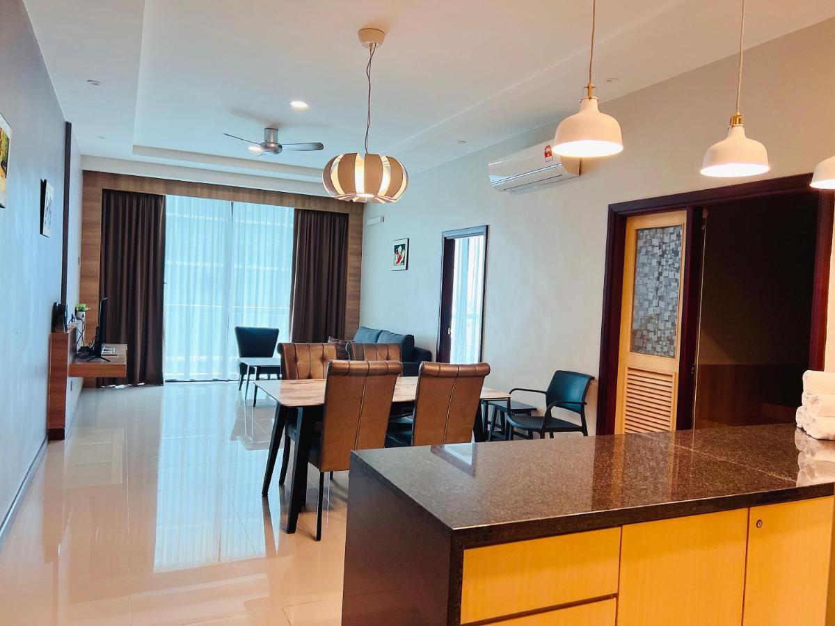Imperial Grand Suite Apartment Kuching Exterior photo