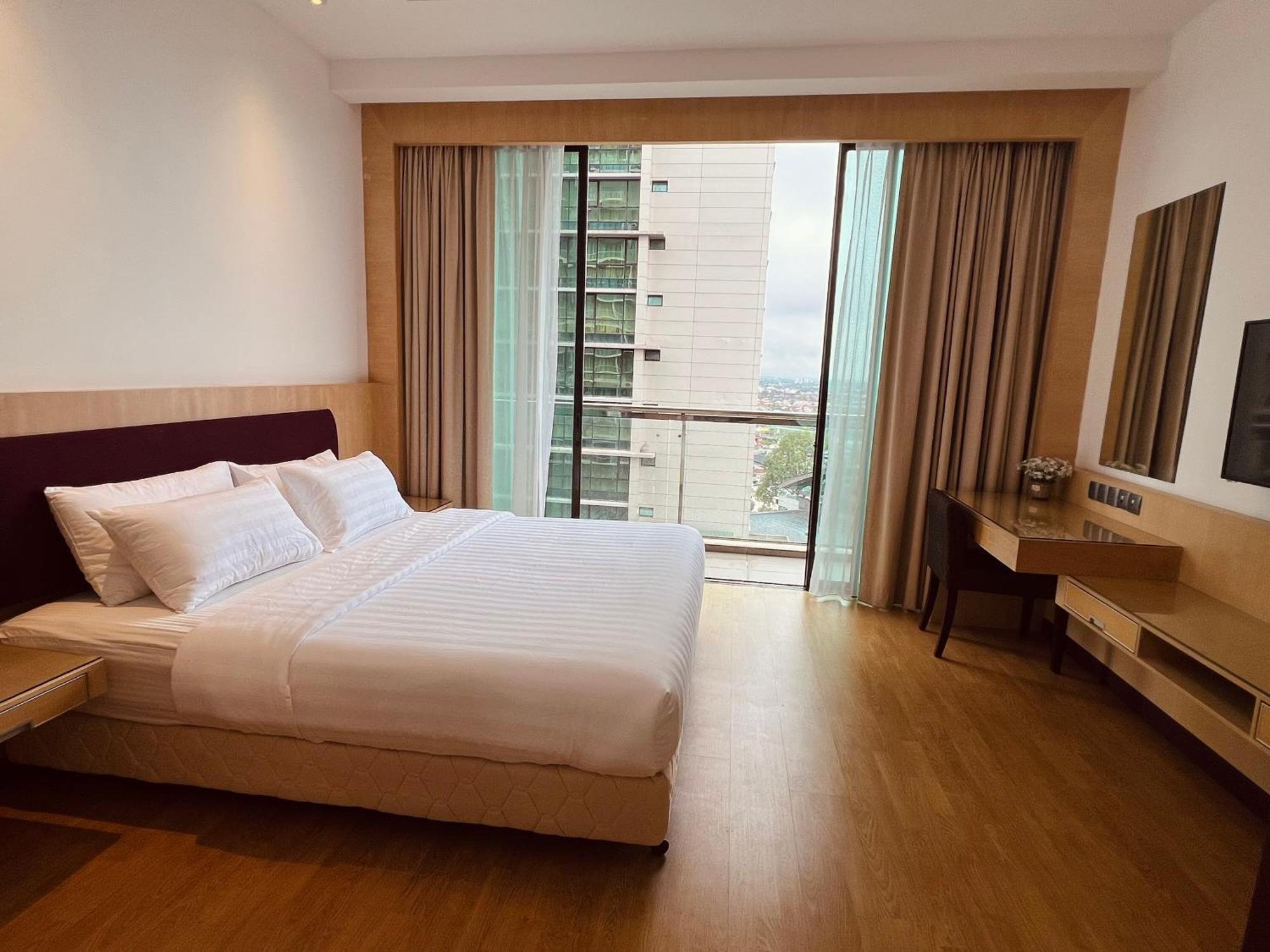 Imperial Grand Suite Apartment Kuching Exterior photo